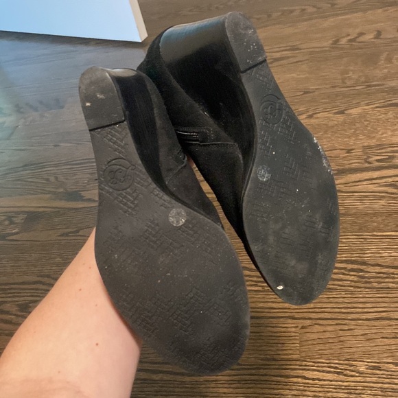 Lucky Brand Black Suede Wedged Booties Size 8.5 Yimme - Picture 5 of 6